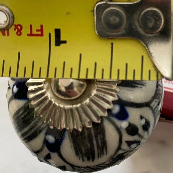 Many sets of 6 Black & white ceramic knob/pull - Picture 4 of 5